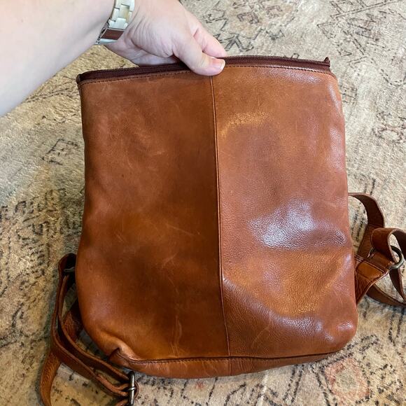 Vilenca Holland ANTHRO Brown Leather Flap Backpack with Laptop Compartment GUC - Picture 8 of 15